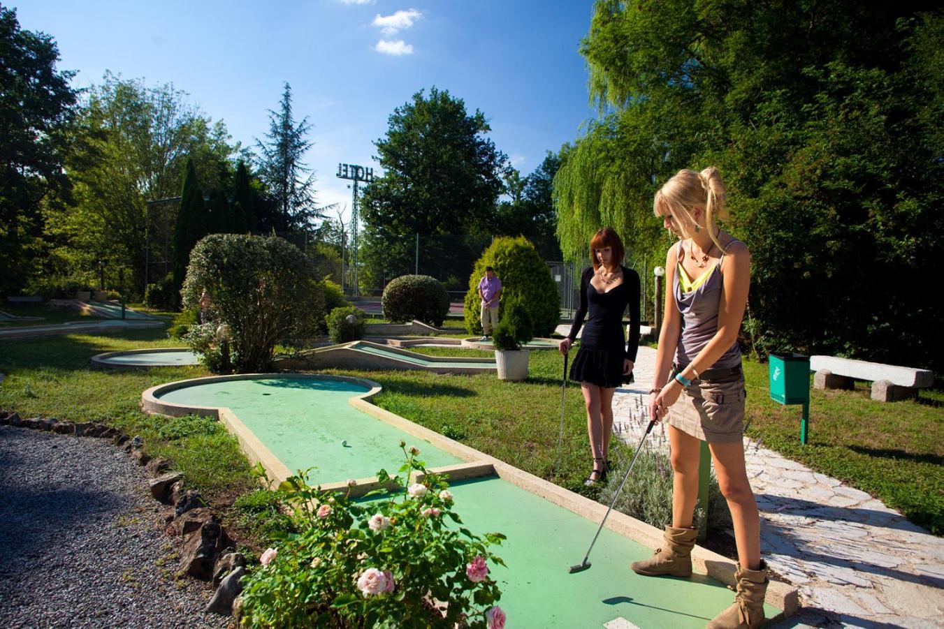 Logis Hotel - Restaurant - Spa - Le Relais De Farrou 빌프랑슈 뒤 루에르그 외부 사진